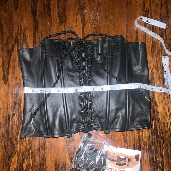 Elegant Moments Black Leather Boned Corset - Picture 5 of 17